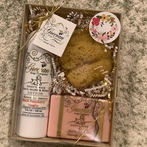 Grecian Soap Co. Scented Black Raspberry Vanilla Bath & Body Gift Set NWT.